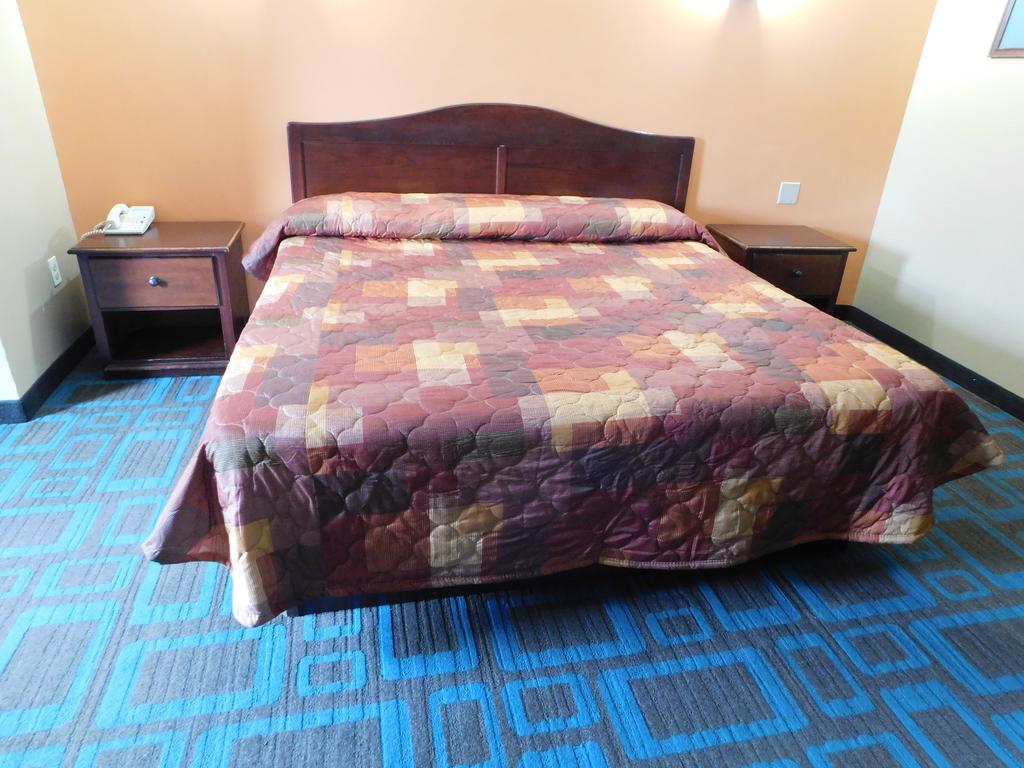 Hotel Vicenza Monmouth Junction Buitenkant foto