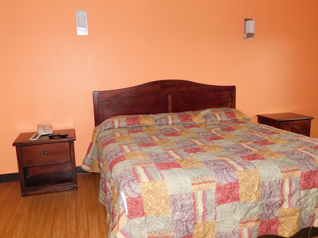 Hotel Vicenza Monmouth Junction Buitenkant foto